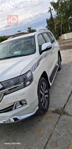 تۆیۆتا لاند کروزەر